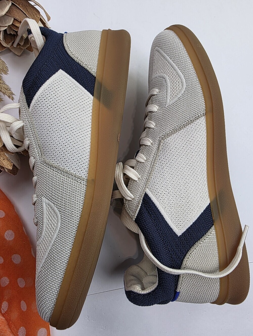 New Rothy's men's White Beige & Navy Knit Sneaker Sz 9m - Picture 9 of 9